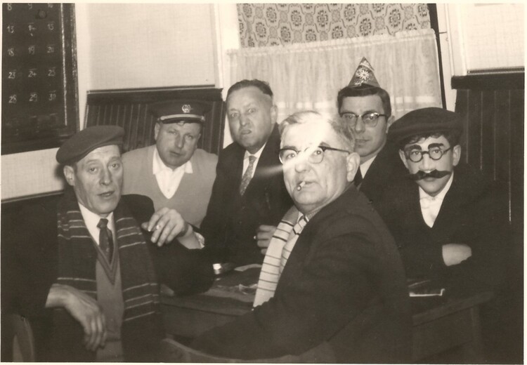 mannen in café