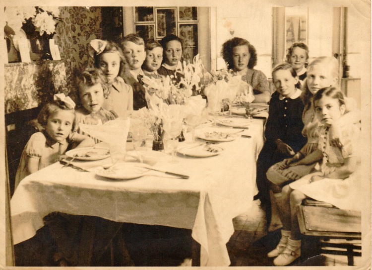 gezin aan tafel