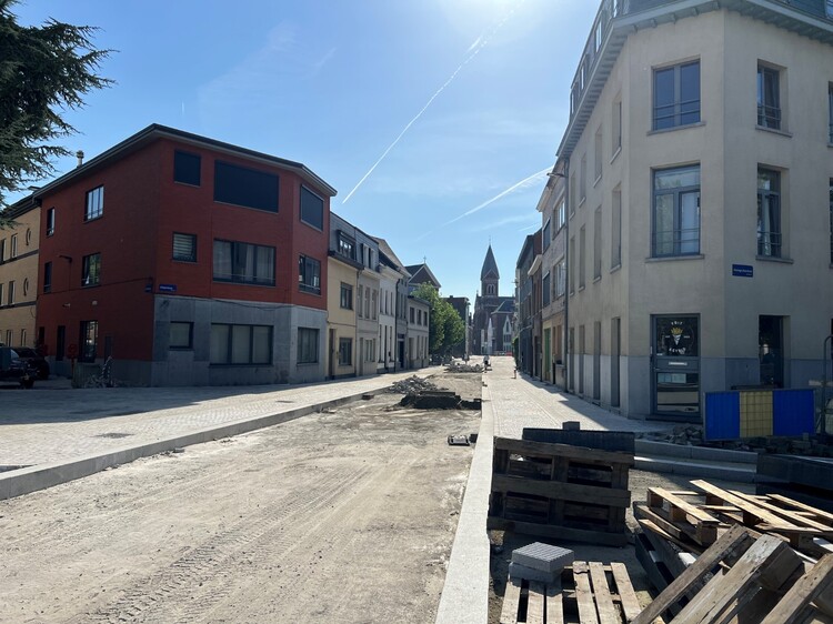 De werken in de Adegemstraat zitten op schema. Foto genomen vanuit de Koningin Astridlaan.