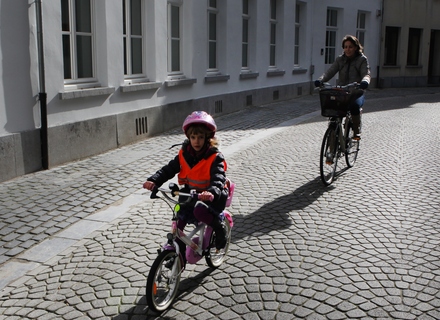 Nieuwe fietsenstalling is win-win voor school De Bel en de buurt