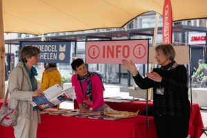 Infostand Erfgoedcel Mechelen op de Veemarkt tijdens Erfgoeddag