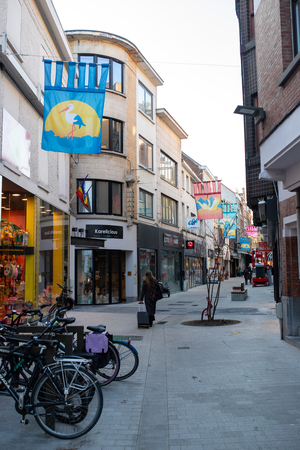 Een afgewerkte Geitestraat met meer plaats voor fietsen en extra boompjes.