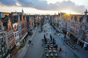 De IJzerenleen kreeg meer groen, meer zitbanken en terrasjes