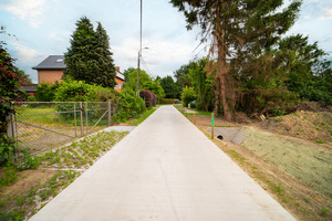 De grachten helpen bij de opvang van regenwater. Zo kan het water rustig in de grond sijpelen in plaats van de riolering te belasten. 