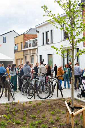 Tijdens het buurtfeest klonken we op de vernieuwde en klimaatvriendelijkere straat. 