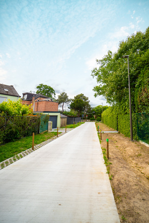 In onder andere de Perelaarstraat kwamen naast een nieuwe inrichting ook veiligere maatregelen. Deze straat werd bijvoorbeeld enkelrichting. 