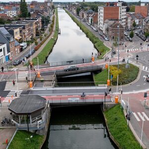 Beide bruggen kregen meer ruimte voor fietsers.