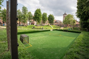 Op het speelplein Berkenhof kwam een nieuw voetbalveld in kunstgras. 