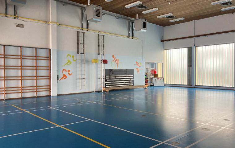 Sportzaal in de school Go Shil