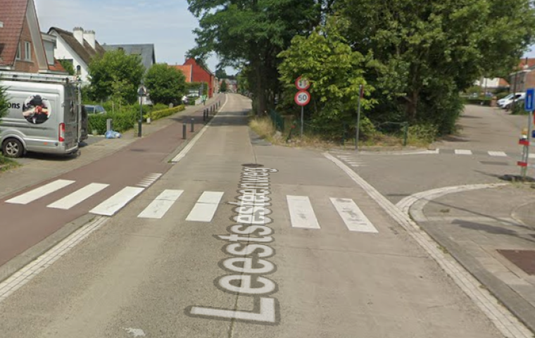 Zicht op de Leestsesteenweg: verbreden tot dubbele rijbaan