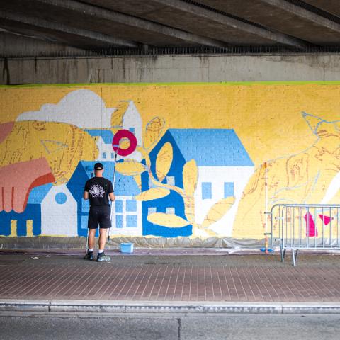 Treepack aan het werk om de tunnel in Nekkerspoel wat meer sfeer te geven. 