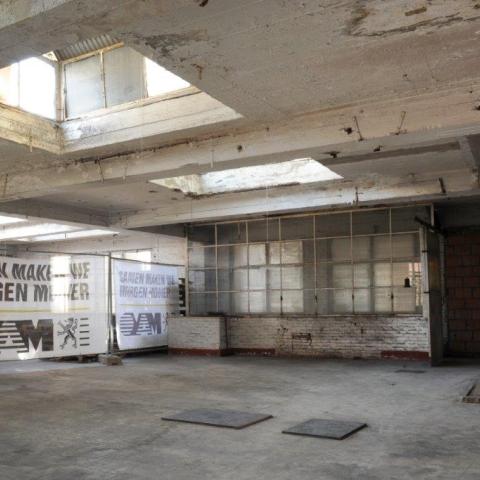 De binnenkant van de potterij, momenteel een verouderd gebouw.