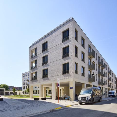 De ondergrondse parking en een van de nieuwe woongebouwen van het stadsvernieuwingsproject Maarten