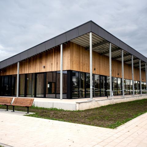 Het nieuwe gebouw op de vernieuwde sportsite