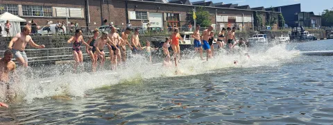 Mechelaars springen in het Keerdok